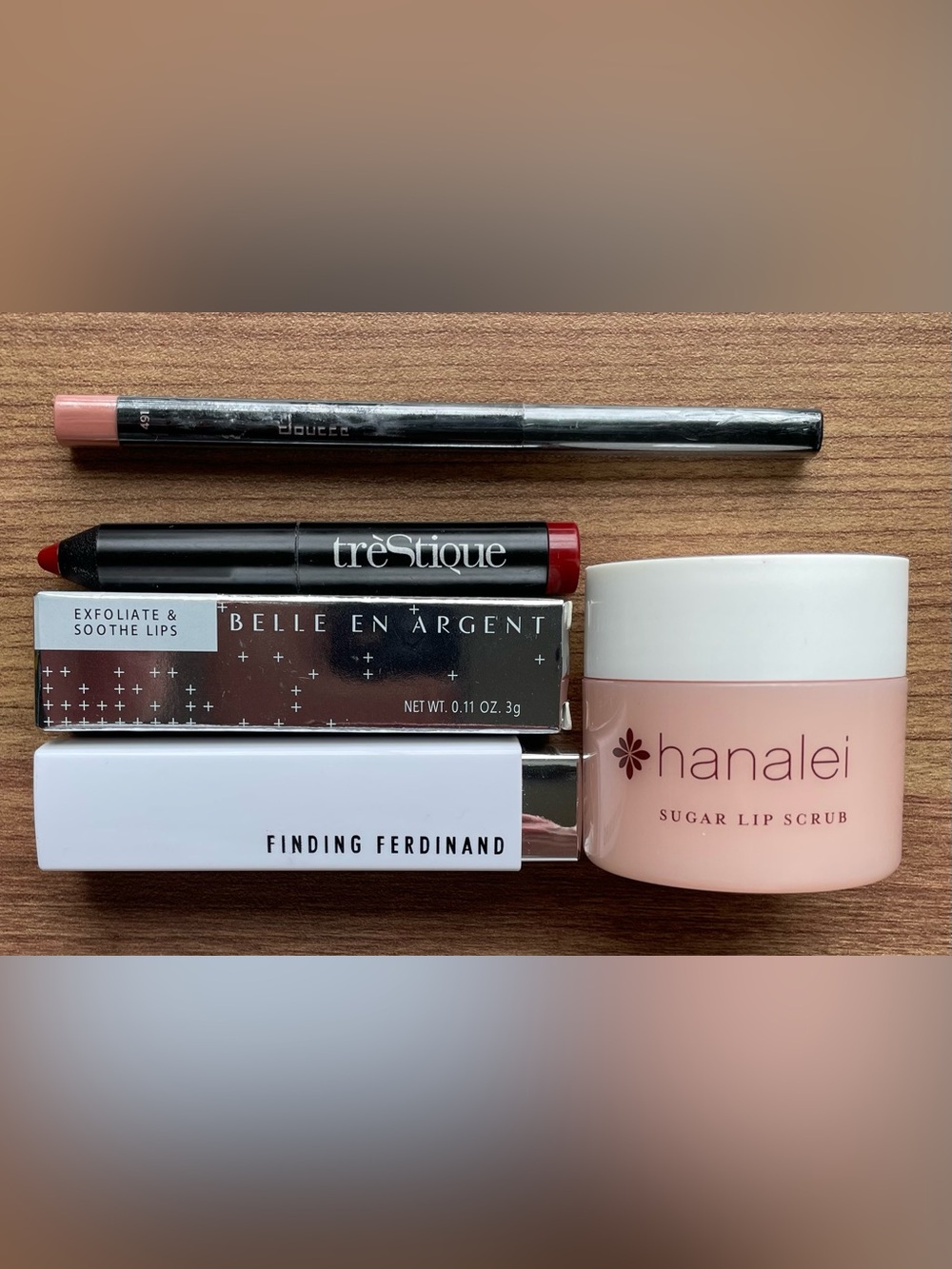 NEW 5pc Luxury Lip Vault - Hanalei Sugar Scrub, Finding Ferdinand, Doucce